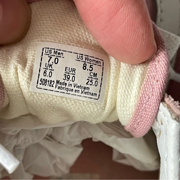 PREOWNED WOMENS PINK VANS SNEAKERS MENS 7 WOMENS 8.5 - Picture 2 of 6